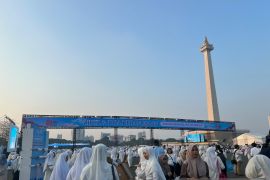 Monas prayer event draws thousands ahead of Independence Day