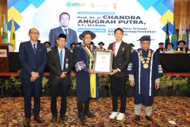 Dosen UMPR raih Rekor MURI sebagai profesor termuda bidang teknologi pendidikan