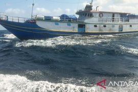 SAR Gabungan kawal KM Yuni Bahari alami kebocoran di Laut Banda