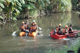 Pemkot Yogyakarta kerahkan alat berat tata Sungai Code sisi selatan