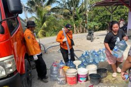 30 ribu liter air bersih disalurkan ke wilayah selatan Cianjur