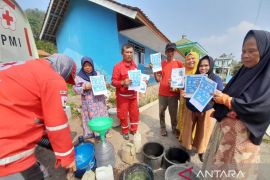 PMI Cianjur salurkan air bersih untuk 1.322 kepala keluarga
