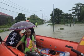 BPBD Padang evakuasi warga dari lokasi banjir