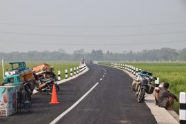 Bupati: Jalan Pandak-Sibalung menjadi urat nadi ekonomi masyarakat desa