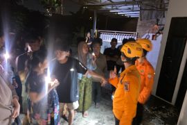BPBD Makassar salurkan bantuan bagi korban kebakaran di Jalan Adhyaksa Panakkukang