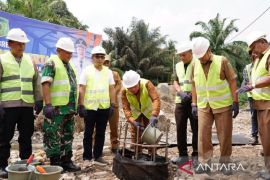 Bupati Padang Lawas letak batu pertama pembangunan jembatan di Desa Batang Bulu Baru