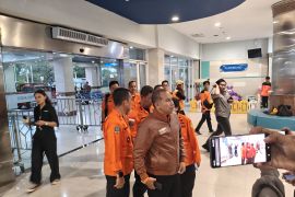 Basarnas terus evakuasi korban kebakaran KMP Mutiara Sentosa 2