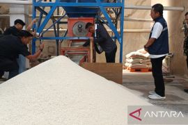 Penggilingan mitra Bulog di Sumedang pasok 40 ton beras tiap hari ke pemerintah