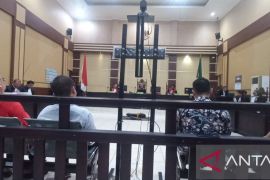 Empat terdakwa tipikor tambang timah ilegal di hutan produksi jalani sidang tuntutan