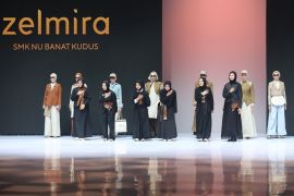 Busana karya siswa SMK NU Banat ditampilkan di Indonesia Fashion Week