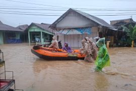 Banjir bersejarah tewaskan sedikitnya enam orang di Indiana, AS