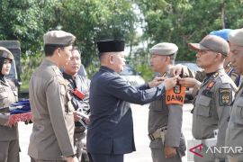 Pj Sekda Muradi minta Satpol PP bertugas secara profesional selama pacu jalur