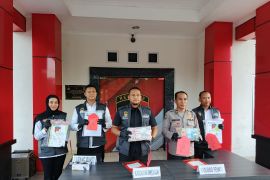 Polda Babel tahan tiga tersangka korupsi pengadaan alat operasi RSUD Soekarno, rugikan negara Rp5,19 miliar