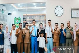 Wabup Madina lepas dua Paskibraka ke pemusatan latihan Sumut