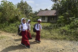 Semangat belajar anak transmigran desa terpencil Kerinci