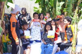 Lazuna Chicken dan Dompet Dhuafa Sulsel salurkan makanan untuk warga terdampak kebakaran di Tallo