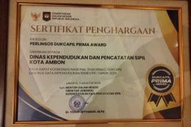 Pemkot Ambon raih Perlinsos Dukcapil Prima Award dari Kemendagri