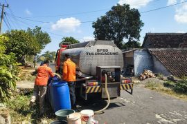 BPBD Tulungagung salurkan air bersih ke dua desa terdampak kekeringan