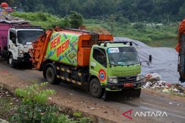 Kota Bandung siapkan 100 unit truk angkut sampah ke TPPAS Legok Nangka