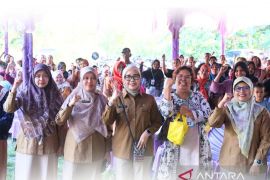 BBPOM di Pekanbaru dan DPR RI sosialisasi cegah stunting serta keamanan pangan di Desa Sintong