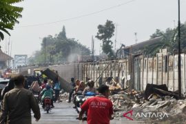 Pemkab Batang tertibkan 73 kios menempati lahan PT KAI