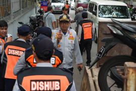 Sudinhub Jakut tindak puluhan motor yang parkir liar di Sunter Agung
