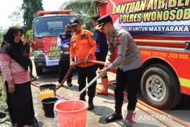 Polres Wonosobo salurkan bantuan air bersih di Sumberejo