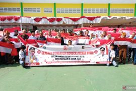 HUT ke-81 RI, Kesbangpol Kepri bagikan 1.000 Bendera Merah Putih