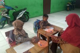 Demi dua siswa, Ali menjaga pintu PAUD tetap terbuka