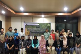 Unhas edukasi warga memanfaatkan limbah jadi produk bernilai ekonomi