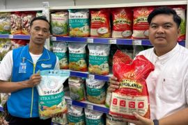 Bulog Batam pastikan ketersediaan beras premium di mitra ritel modern