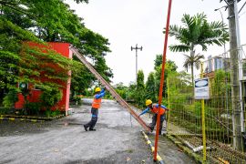 Jelang HUT RI, PLN imbau masyarakat jaga jarak aman umbul-umbul dari jaringan listrik
