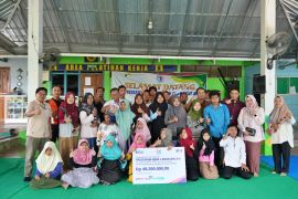 KAI Daop 7 Madiun salurkan dana TJSL Rp123,126 juta