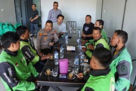 Kapolres Langkat silaturahmi dengan pengemudi ojek online, ajak jaga Kamtibmas jelang HUT RI