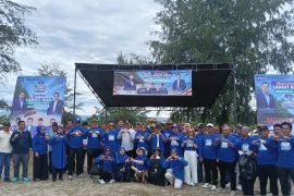 Partai Demokrat Pasaman Barat gelar "Gerakan Langit Biru" bersihkan Pantai Muaro Sasak menuju Indonesia Asri
