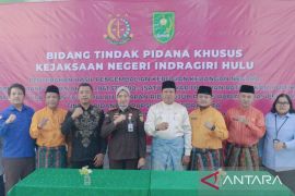 Kejari Inhu serahkan hasil perkara tindak pidana di BPR Indra Arta