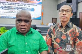 Bank Papua bantu enam kendaraan pengangkut sampah untuk Pemprov PBD