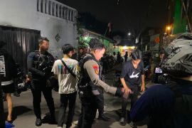 Brimob Polda Metro Jaya sita motor saat bubarkan balap liar di Jaktim