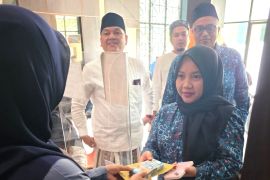 Setor zakat Rp10 juta, YARA ajak masyarakat tetap percaya Baitul Mal Aceh
