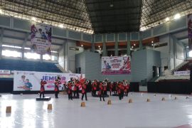 Peserta dari Thailand ikuti International Jember Marching Carnival