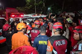 Petugas berhasil selamatkan satu orang korban kebakaran Bapenda