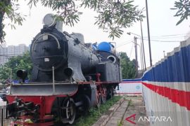 KAI Divre I Sumut rawat monumen lokomotif berusia 113 tahun