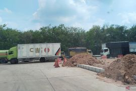 Polisi arahkan kendaraan ke Tol Pulau Rimau Banyuasin, atasi kemacetan Jalintim