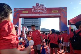 Retail modern gelar fun walk olahraga dan peduli lingkungan di Manado