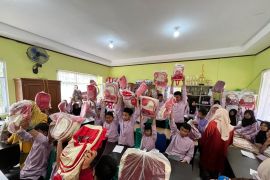 Tim UNP latih siswa SLBN 1 Padang Panjang hadapi bencana melalui tas siaga berbasis IT