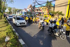 Golkar Kalsel sambut HUT Kemerdekaan bagi-bagikan bendera