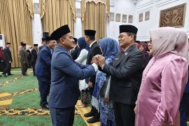 Ketua DPRD Syahrial ucapkan selamat kepada pejabat Pemkot usai dilantik