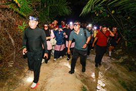Gubernur Ikut Run Night Slipi, 600 Peserta Ramaikan Lari 7,5 Kilometer