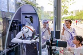 Robot humanoid makin banyak digunakan di Shenzhen, kini mulai terintegrasi dalam kehidupan sehari-hari
