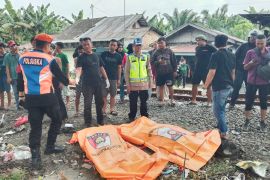 Dua  petugas koperasi tewas ditabrak kereta api di Sergai